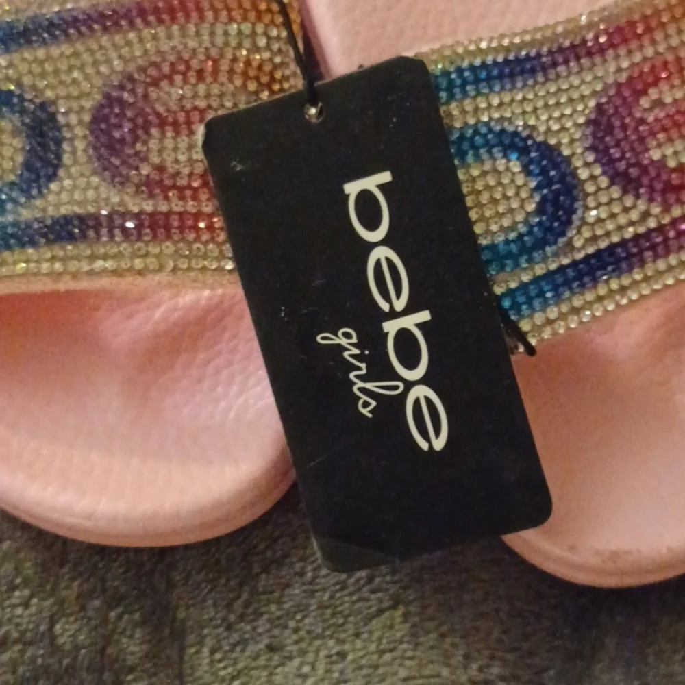 NWT BEBE SPARKLELY GIRLS SLIDES SIZE 11/12